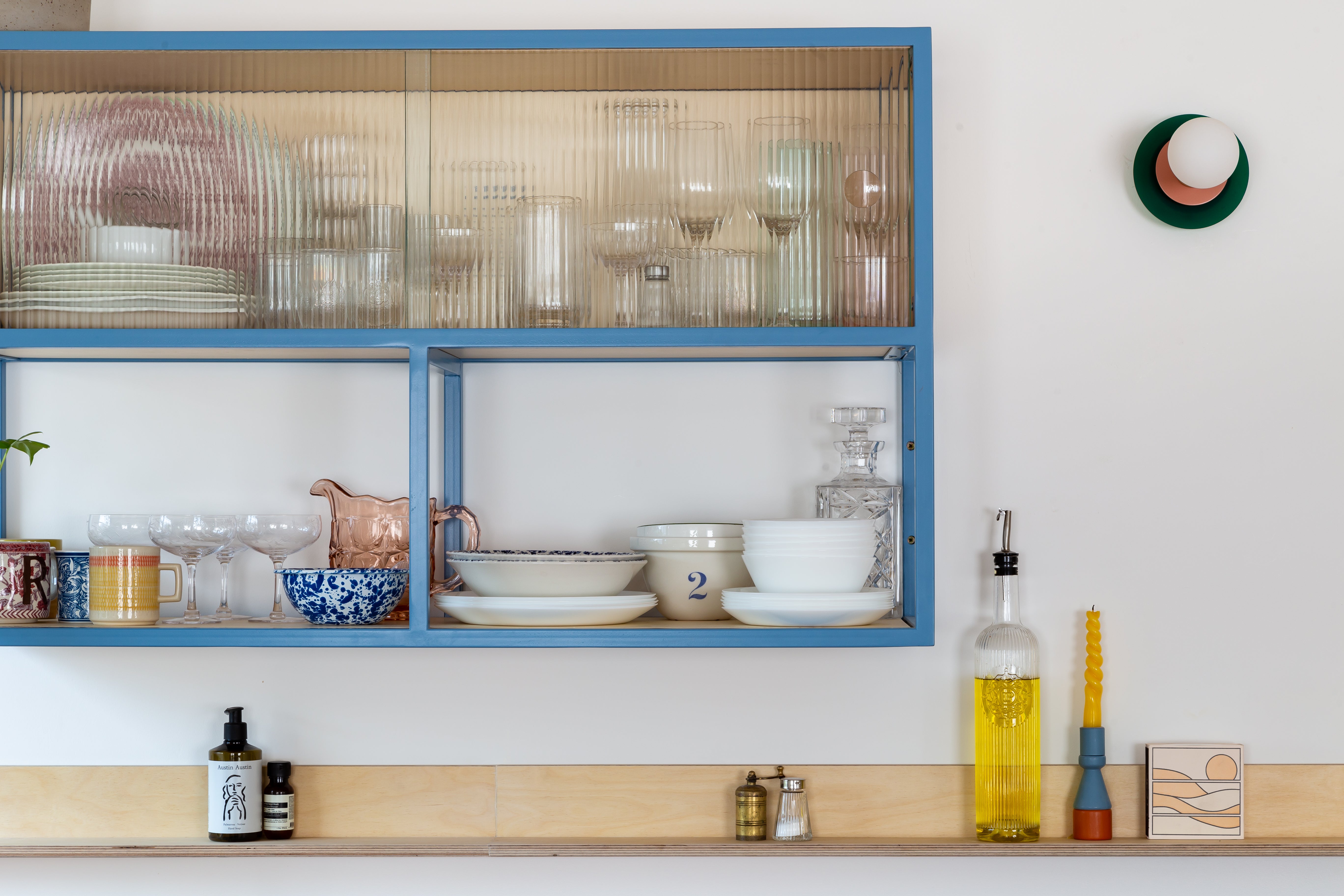 Reeded glass wall cabinet, in baby blue steel frame. Powder-coated 